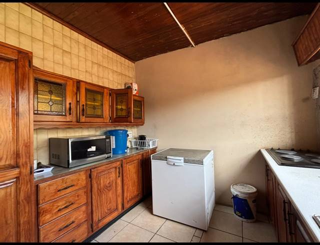 23 BEDROOM HOUSE FOR SALE IN BEDWORTH PARK